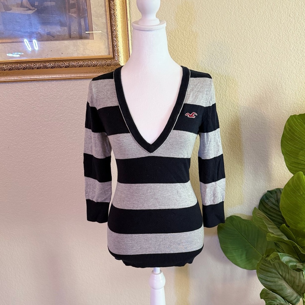Vintage Y2K Babydoll Grey & Navy Blue Striped Hollister V-neck Sweater Top